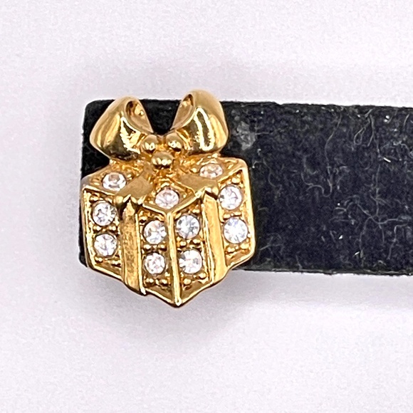 Vintage Avon Signed Gold Tone Rhinestone Present Pierced Post Earrings - Picture 3 of 8